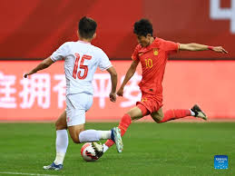 B体育：文班25+9马刺大胜爵士 布克40分太阳逆转快船.